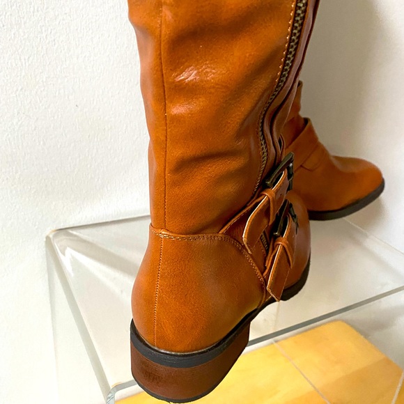 COPY - Boots - Picture 2 of 3